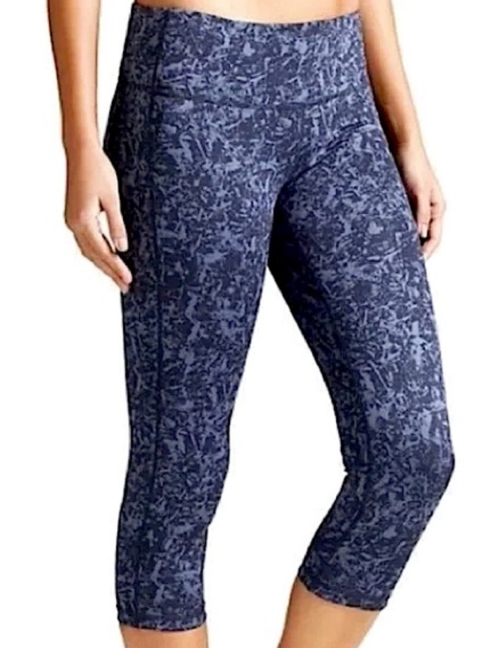 🩷ATHLETA WOODLANDS CHATARUNGA REVERSIBLE NAVY DESIGN CAPRI LEGGINGS SIZE MEDIUM